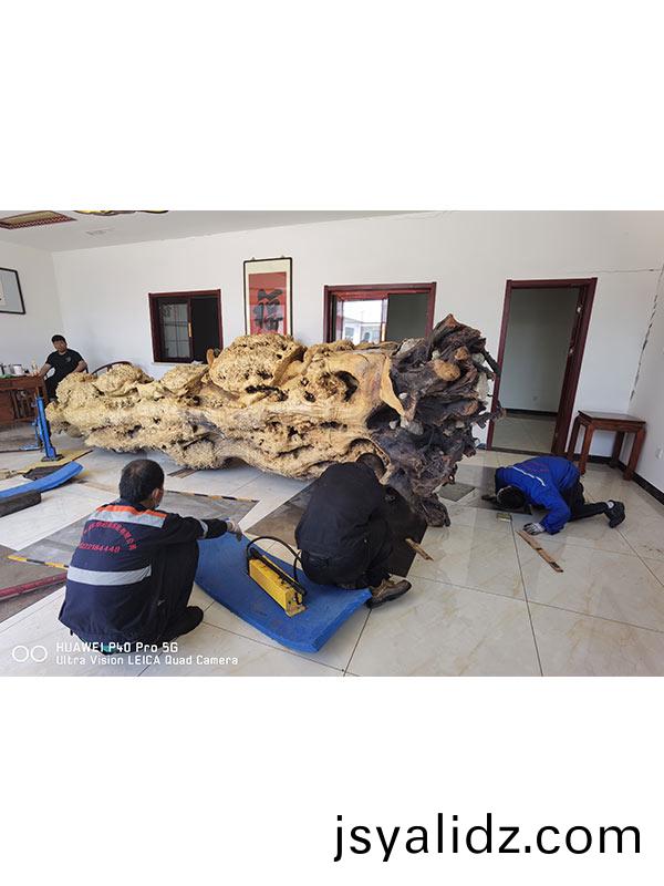 工藝大茶海搬運就位(wei)