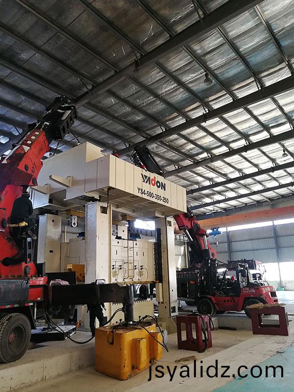 大型衝(chong)牀拆裝，重型設備安裝(zhuang)